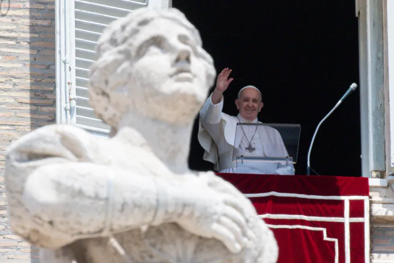 Pope Francis at the Angelus: ‘Let Jesus look at and heal your heart’