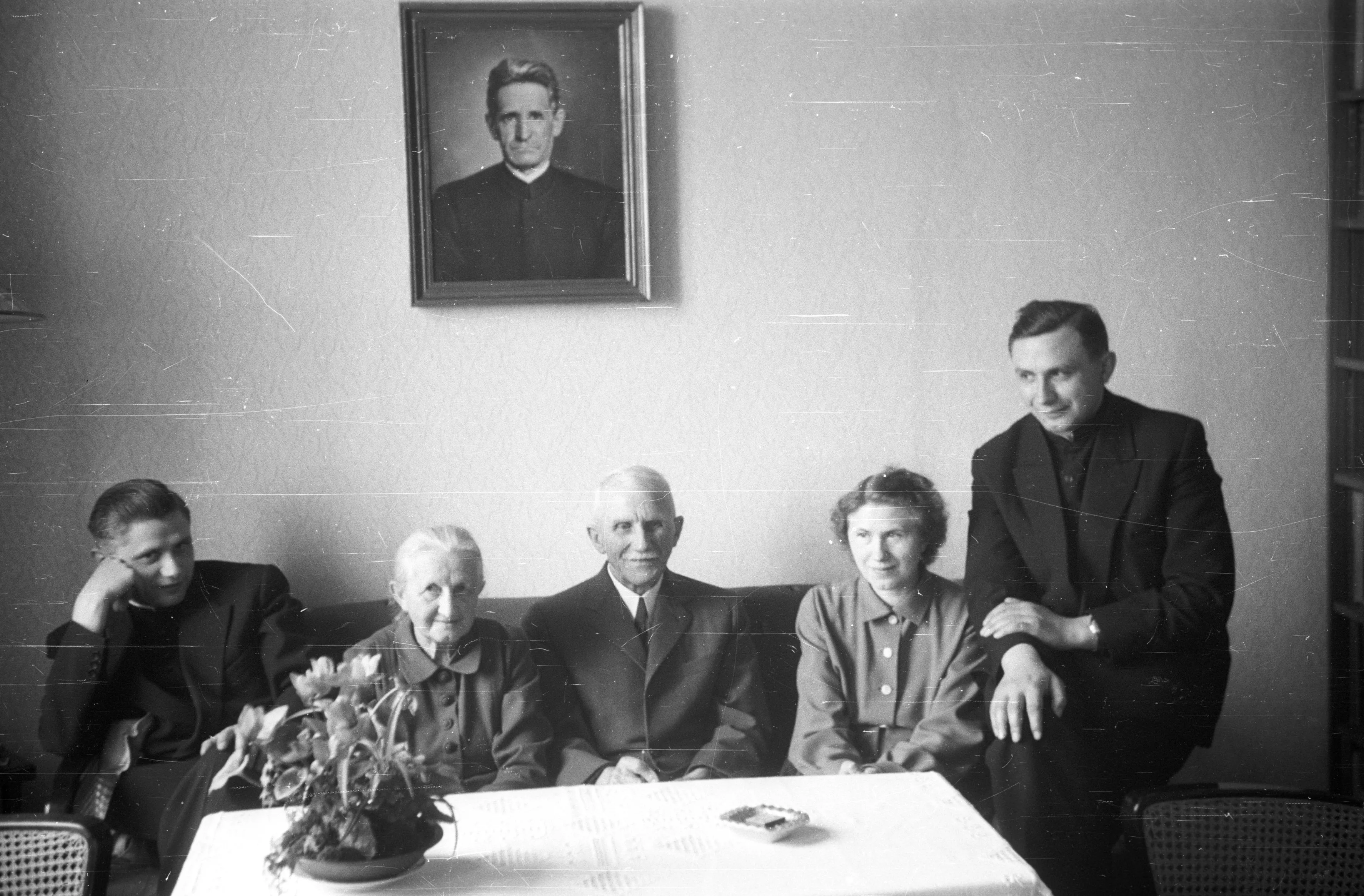 From left to right: Joseph Ratzinger, Jr.; Maria and Joseph Ratzinger (parents); Maria Jr.; and Georg Ratzinger. Vatican Media