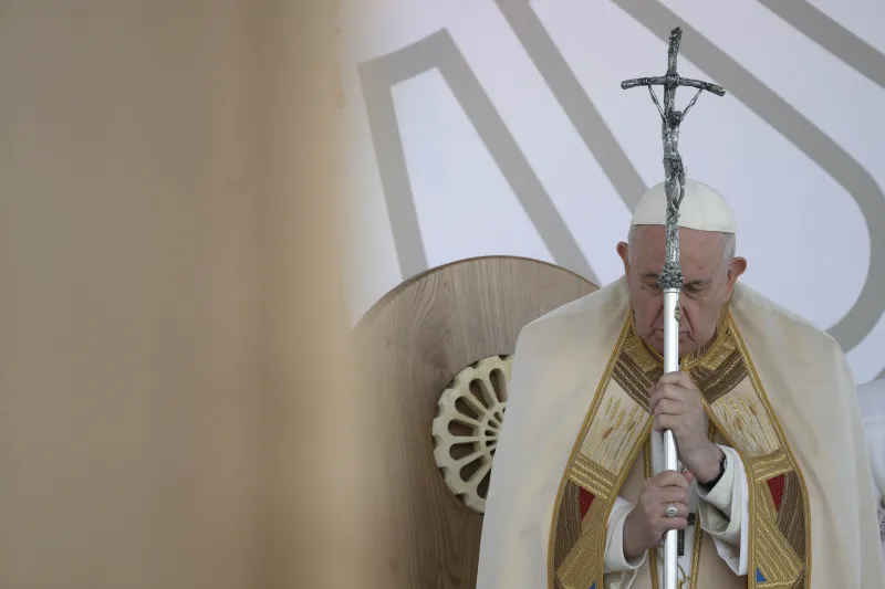 Pope Francis: The Eucharist teaches us to adore God rather than ourselves