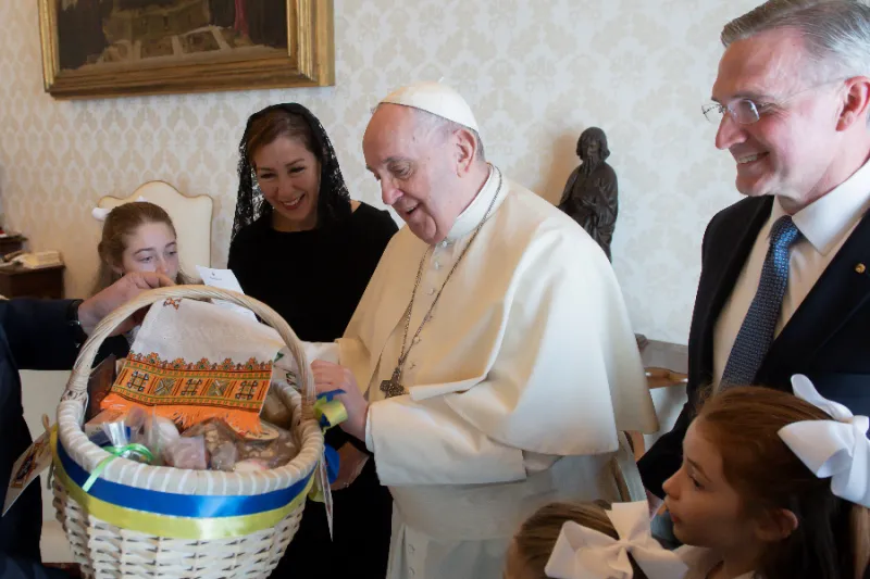 With pope’s blessing, Knights of Columbus to give 10,000 Easter care packages to Ukraine war victims