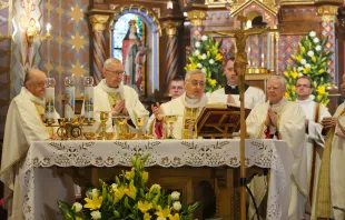 Poland’s bishops celebrate Mass in Zakopane on June 7, 2002. EpiskopatNews via Flickr.