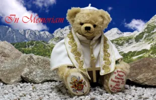 The cuddly bear commemorating the late Pope Benedict XVI, created by the Coburg, Bavaria, company Hermann Teddy Fabrik in Germany. Credit: www.teddy-fabrik.de