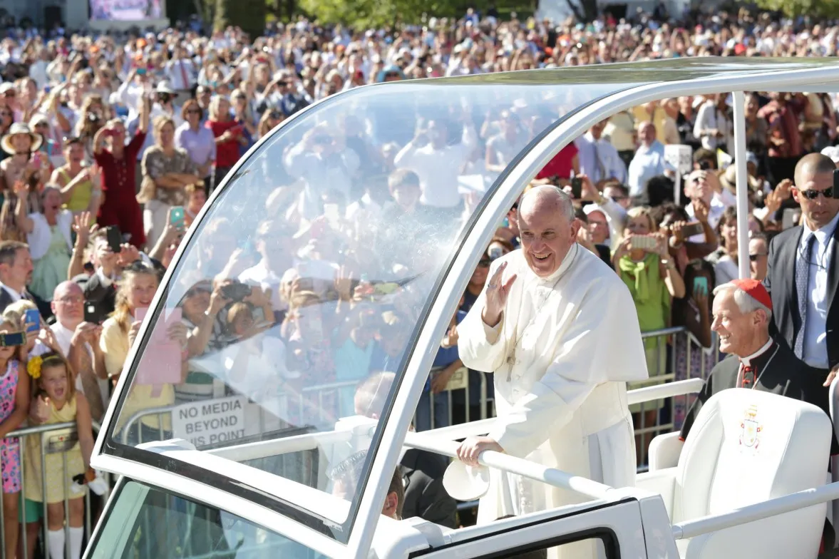 Pope Francis arrives at the Basilica of the National Shrine of the Immaculate Conception, Sept. 23, 2015. CNA