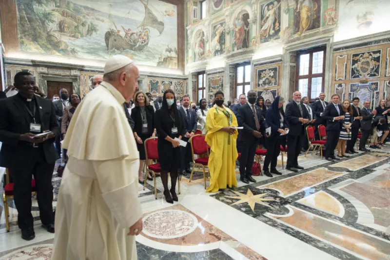 Pope Francis urges Catholic lawmakers to protect human dignity online