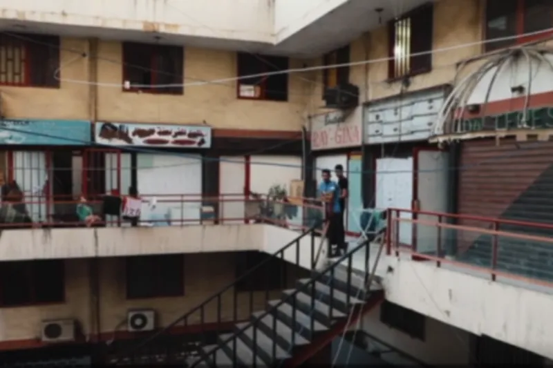 Christian refugees in Lebanon live in abandoned mall amid economic crisis