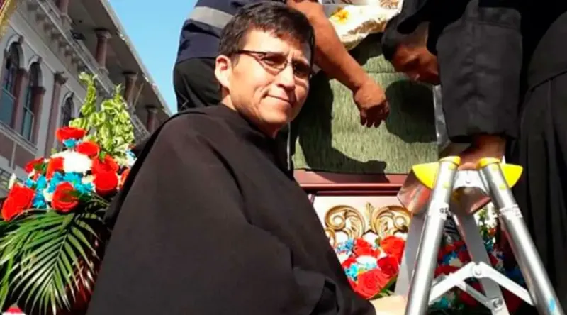 Ecuadorian priest awarded by city for feeding hundreds of the needy daily