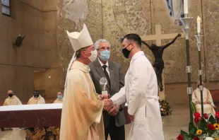 Major Daniel E. O'Connell, MD, MPH, receives the 2021 Catholic Doctor of the Year Award on Oct. 24, during the Archdiocese of Los Angeles’ annual Mass for Catholic Healthcare Professionals. Mission Doctors Association.