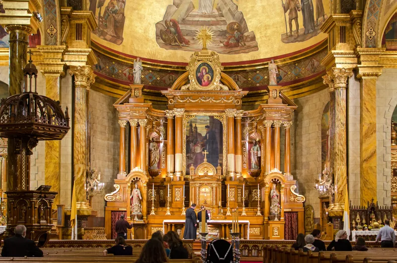  St John Cantius parish in Chicago seeks to reassure faithful amid changes 
