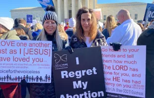 Anna Del Duca (right) and her daughter, Frances, traveled from Pittsburgh to attend a pro-life rally outside the U.S. Supreme Court on Dec. 1, 2021, in conjunction with oral arguments for the Dobbs v. Jackson Women's Health Organization abortion case. Katie Yoder/CNA