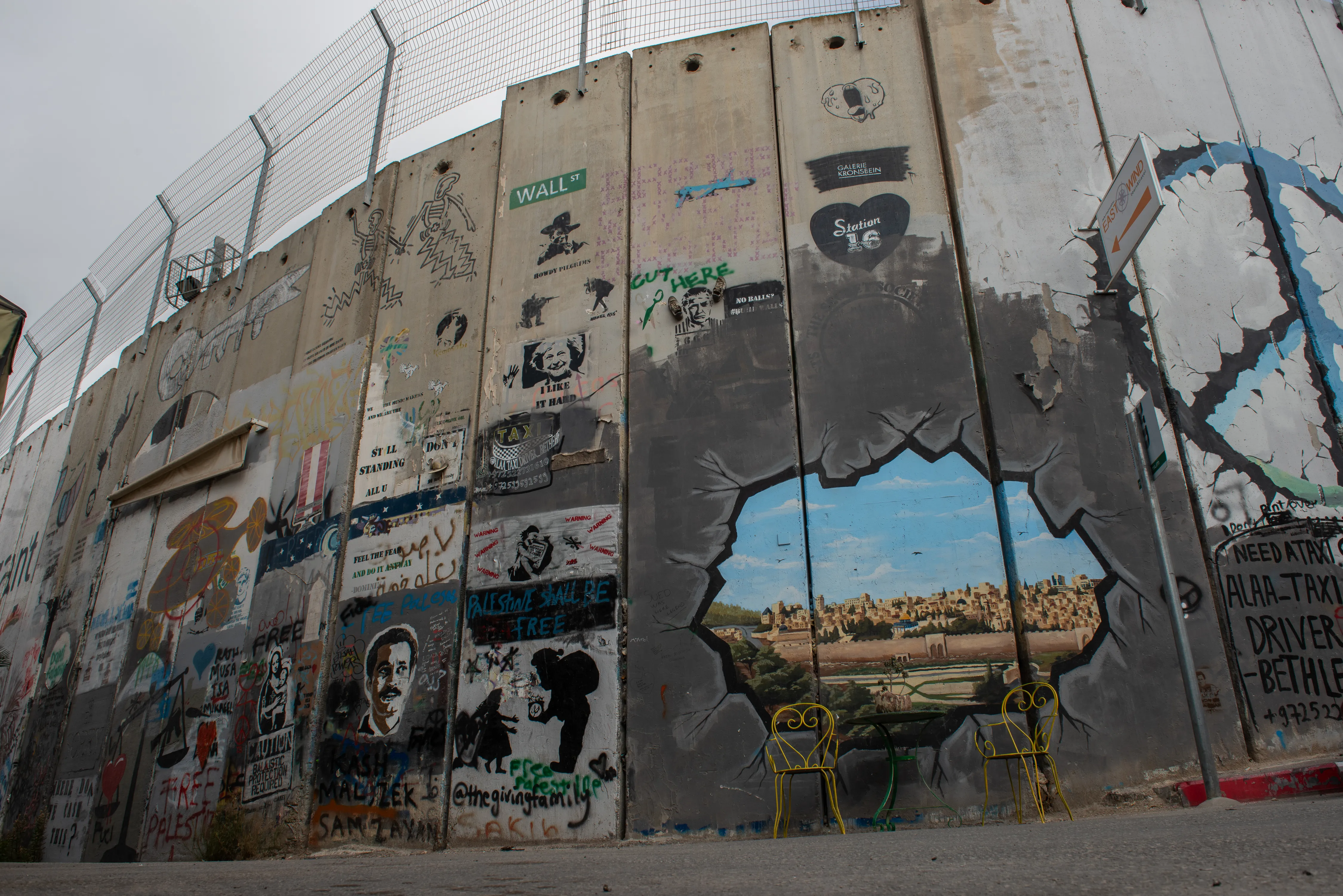 A painting on the separation wall between Israel and the Palestinian Territories shows a view of Jerusalem. Nov. 18, 2023. Credit: Marinella Bandini