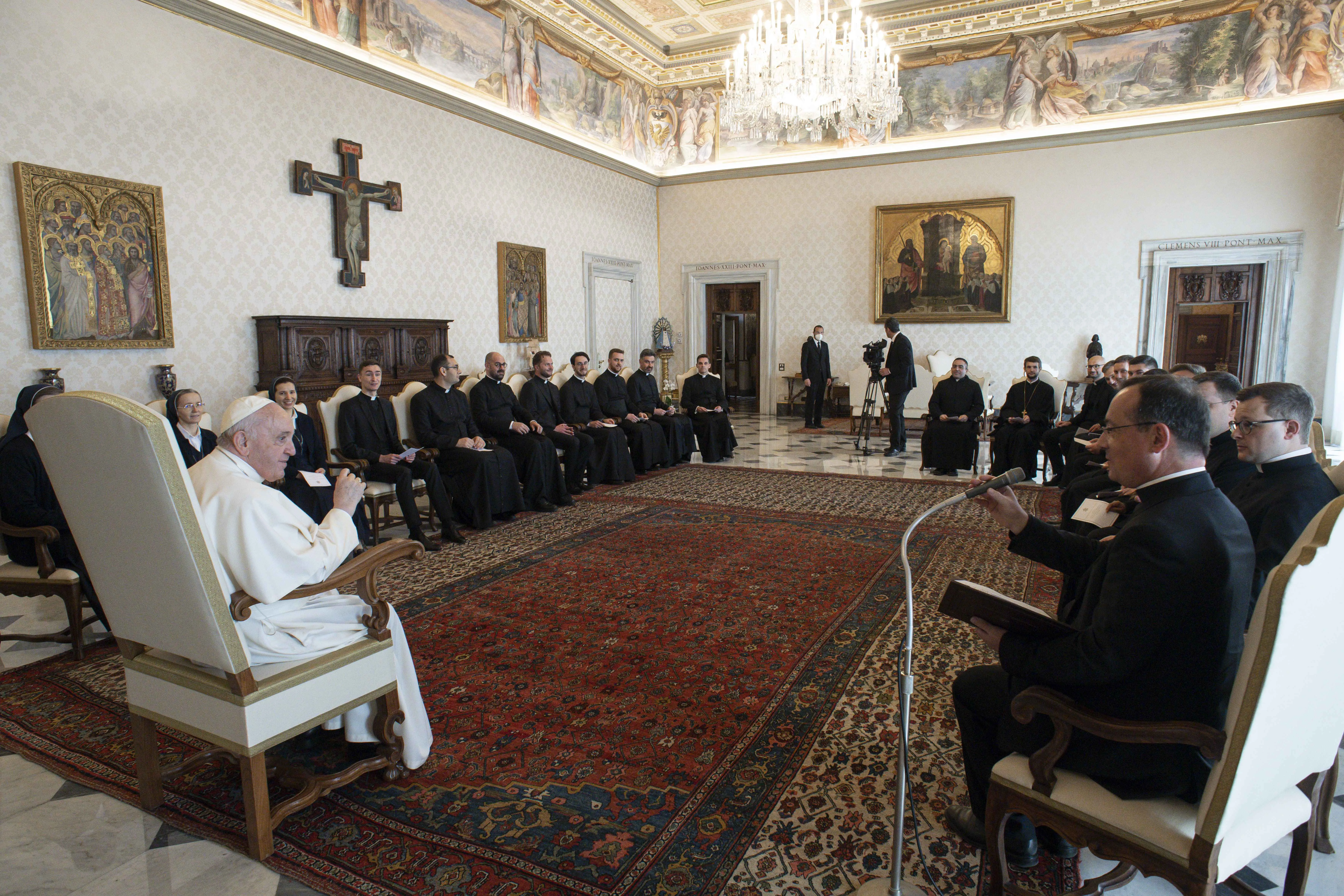 Pope Francis meets with the community of the Pontifical German Institute of Santa Maria dell'Anima in Rome on April 7, 2022.?w=200&h=150