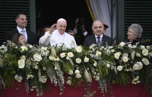 A lively crowd greeted Pope Francis as he arrived at the Grand Master’s Palace in Valletta, Malta, on April 2, 2022. Vatican Media