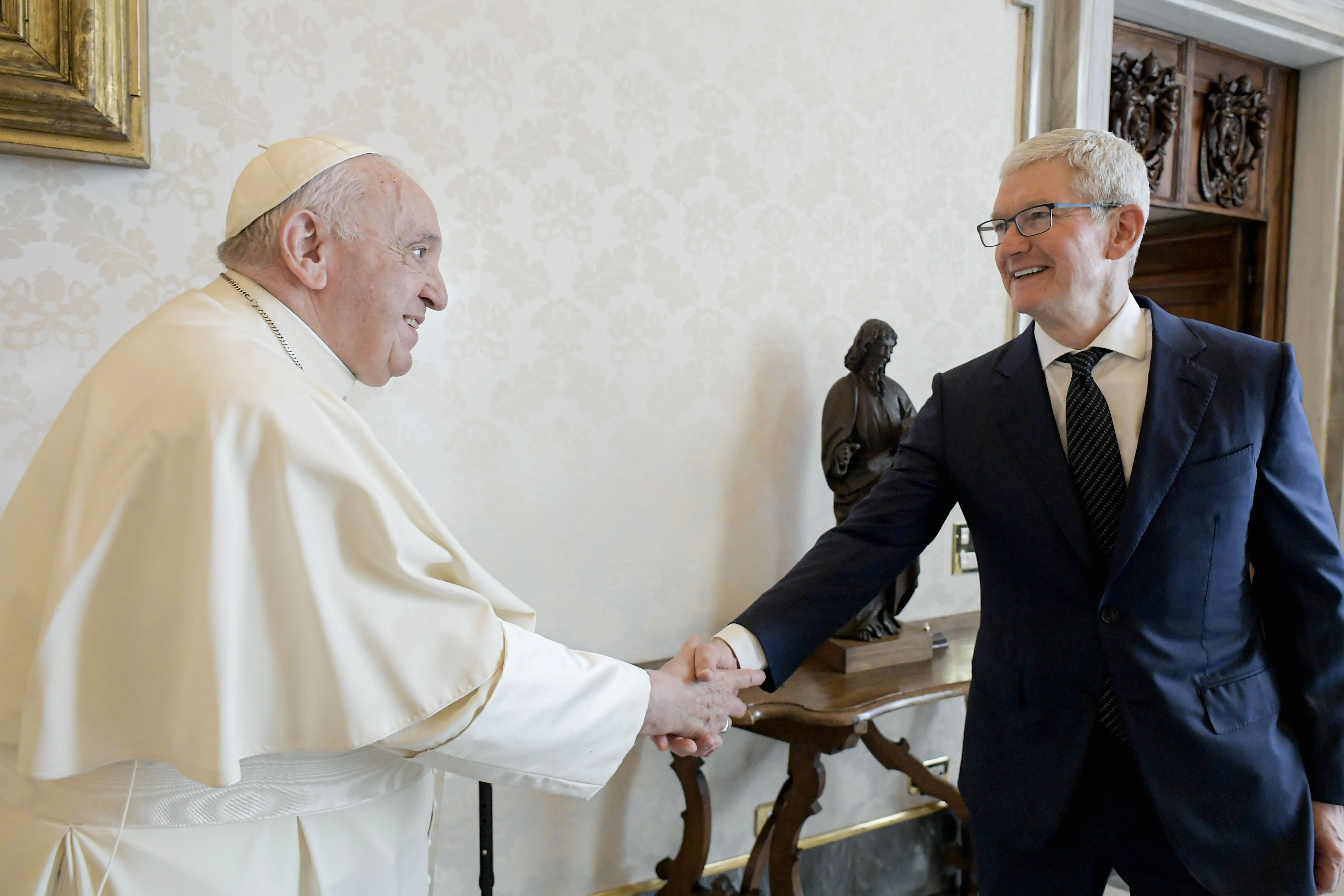 Pope Francis shakes hands with Apple CEO Tim Cook at the Vatican, Oct. 3, 2022.?w=200&h=150