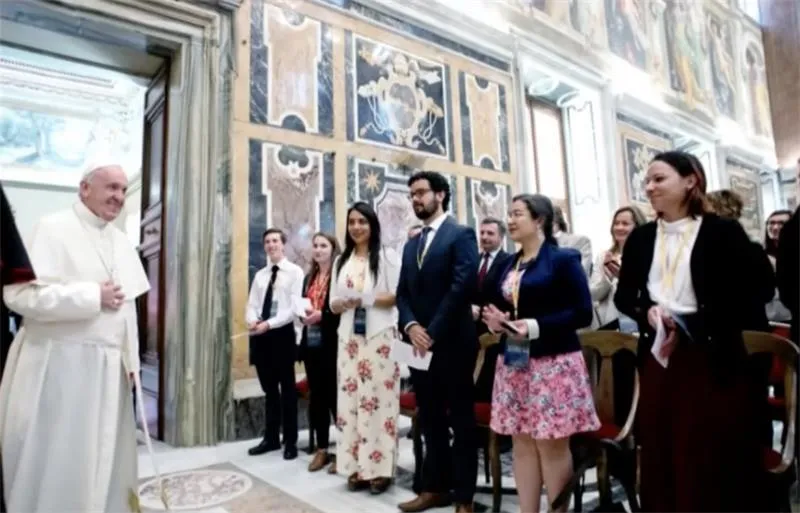 Students from the Vatican Observatory's summer school at an audience with Pope Francis?w=200&h=150