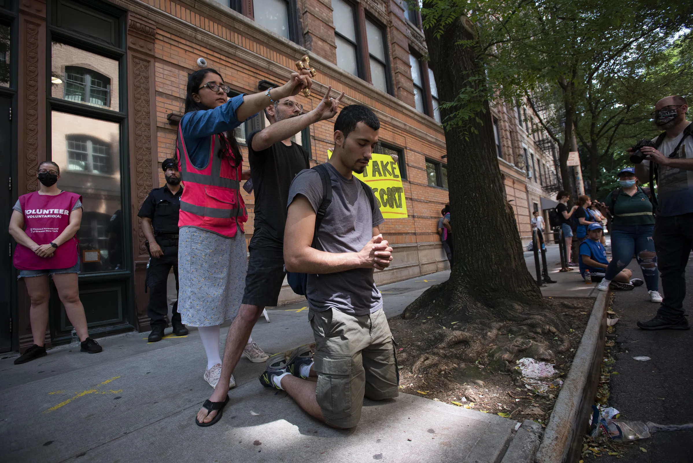 Hundreds of pro-abortion demonstrators tried to block a monthly pro-life march and prayer vigil at a Planned Parenthood abortion clinic in Lower Manhattan on July 2, 2022, setting off a tense confrontation. Jeffrey Bruno/CNA