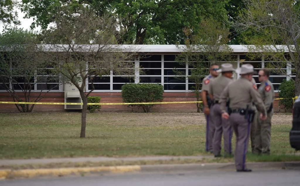 State troopers stand outside of Robb Elementary School in Uvalde, Texas, on May 24, 2022. - An 18-year-old gunman killed 14 children and a teacher at an elementary school in Texas on Tuesday, according to the state's governor, in the nation's deadliest school shooting in years.?w=200&h=150