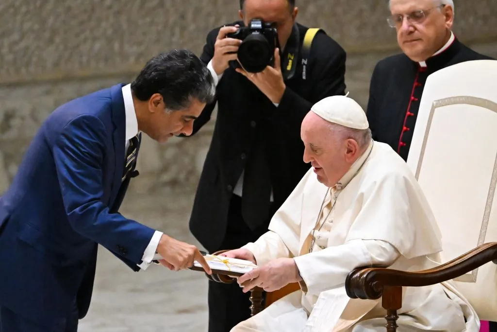 Pope Francis speaks with Punit Renjen, an Indian-American businessman and CEO of the multinational professional services firm Deloitte, during an audience to the participants of the Deloitte Global meeting on Sept. 22, 2022, at Paul VI Hall in the Vatican.?w=200&h=150