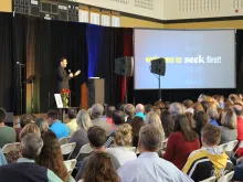 Father Mike Schmitz addresses the crowd at "SEEK First," a preview event put on by the Fellowship of Catholic University Students in St. Louis on Oct. 1, 2022.