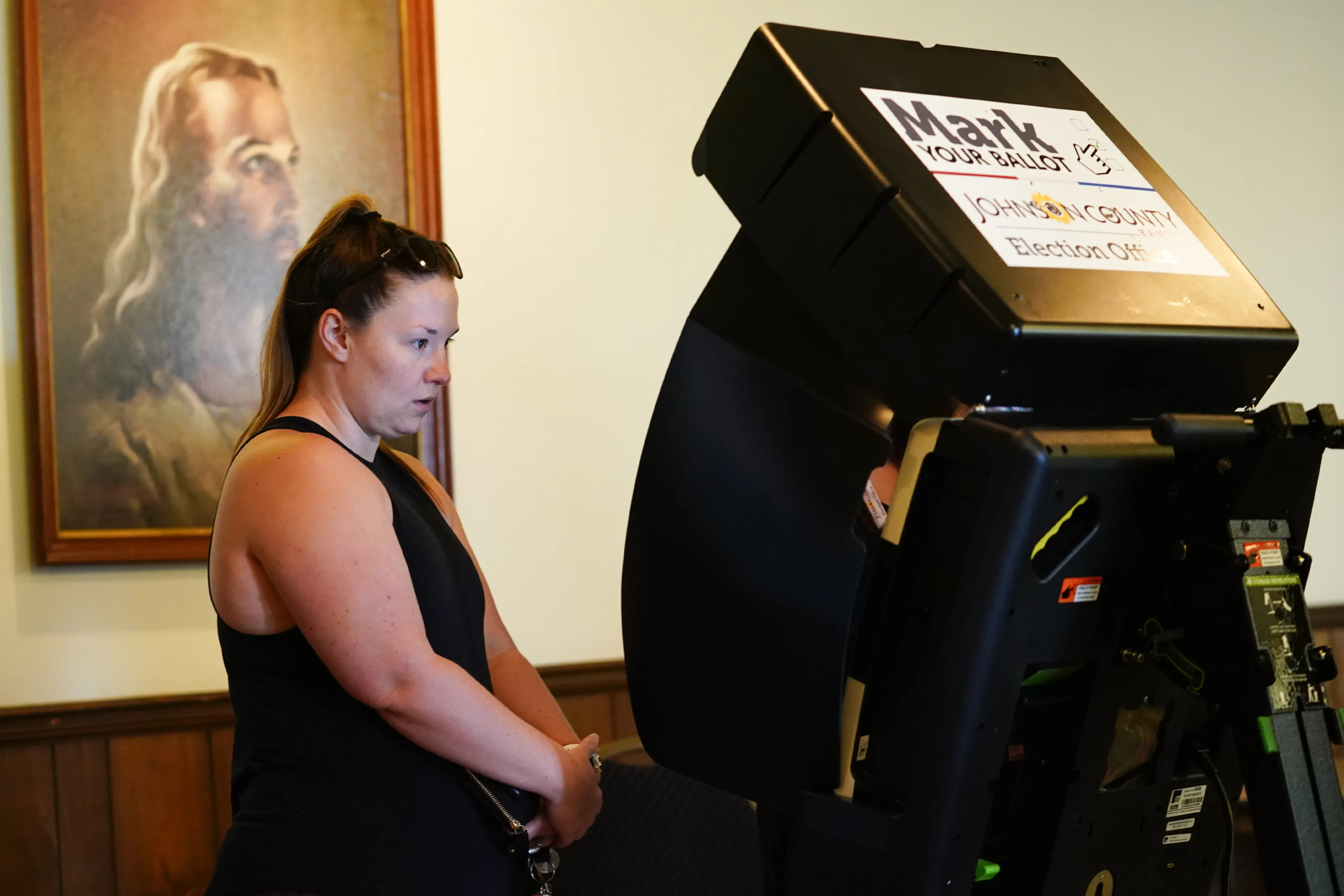 A poll worker helps a voter cast their ballot in the Kansas Primary Election at Merriam Christian Church on Aug. 2, 2022, in Merriam, Kansas. Voters in Kansas were set to decide whether or not the state constitution should include a right to an abortion.?w=200&h=150