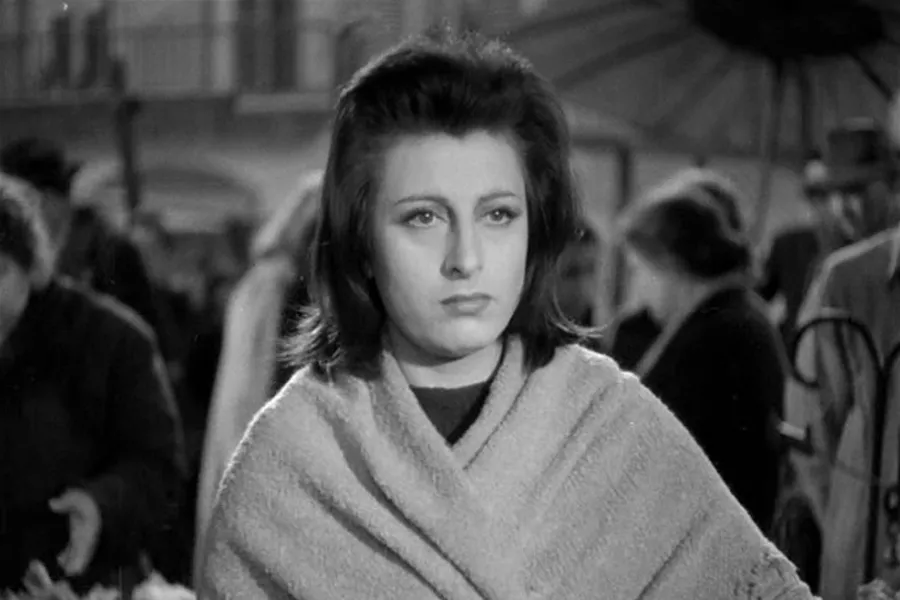 Italian actress Anna Magnani in a scene from the 1943 movie ‘The Peddler and the Lady.’. Mario Bonnard / Giuseppe La Torre (Public Domain.)