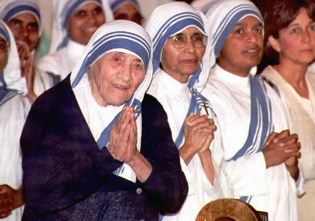 Mother Teresa (left) smiles during Mass at Sacred Heart Catholic Church in Atlanta, Georgia, on June 12, 1996.?w=200&h=150