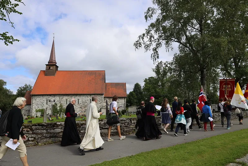 Pilgrims process on July 28, 2023, near Stiklestad church, erected over the site where Olaf Haraldsson was killed. Credit: Ivan Vu/Trondheim Diocese