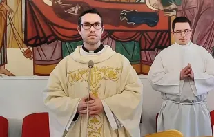 Father Pedro Zafra says Mass in Kyiv. Facebook Assumption of the Virgin parish