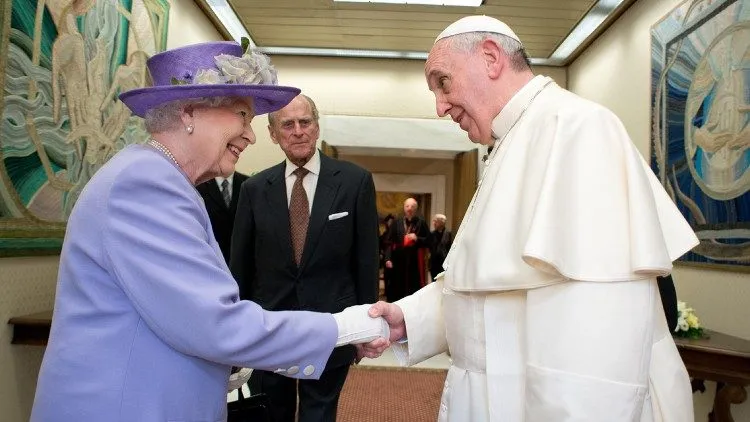 Queen Elizabeth greets Pope Francis at the Vatican in 2014.?w=200&h=150
