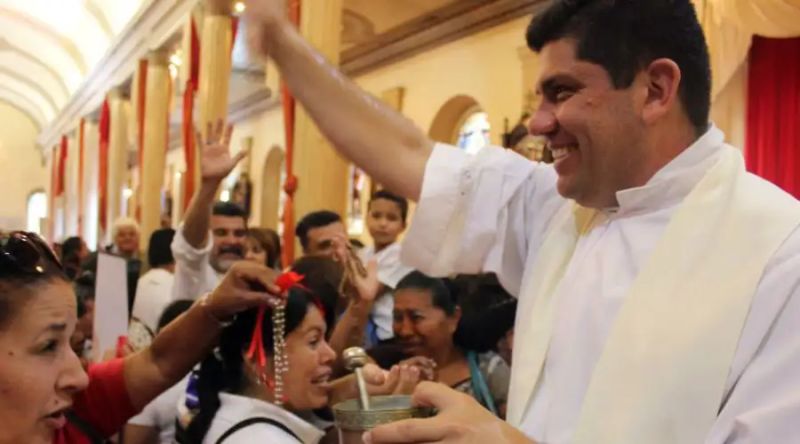  Costa Rican priest shares his journey from intelligence agent to the Catholic priesthood 