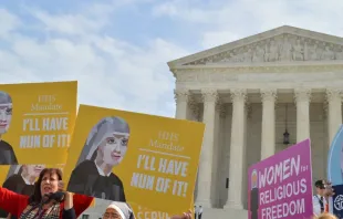Religious sisters show their support for the Little Sisters of the Poor outside the Supreme Court, where oral arguments were heard on March 23, 2016 in the Zubik v. Burwell case against the HHS Mandate. Catholic News Agency