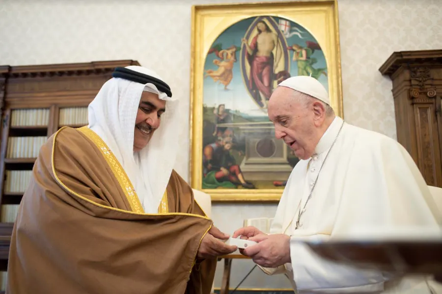 Sheikh Khalid bin Ahmed Al Khalifa, special envoy of the King of Bahrain, meets Pope Francis.?w=200&h=150