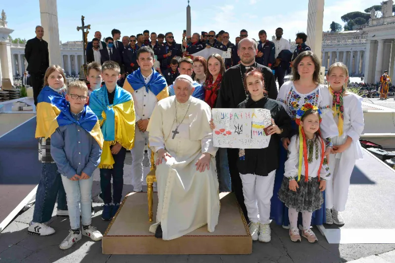 Pope Francis tells general audience pilgrims his knee is ‘still not healing’