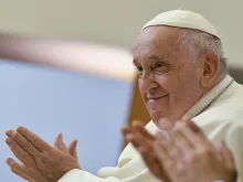 In his address to a Catholic university in Hungary on April 30, 2023, Pope Francis spoke about the false freedoms offered by both communism and consumerism, and encouraged people to seek out Christ’s truth.