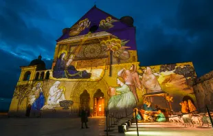 Giotto's Nativity fresco projected on the Basilica of St. Francis of Assisi. Shutterstock/CNA