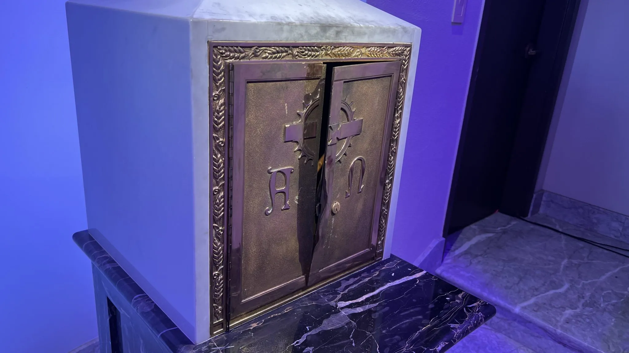 The tabernacle damaged by burglars at St. Monica’s in Santa Monica, Calif.?w=200&h=150