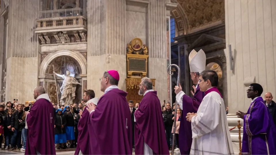 Ministers process to the high altar, with the statue of St. Longinus in the background, on Feb. 24, 2024. Credit: Daniel Ibáñez/EWTN Vatican