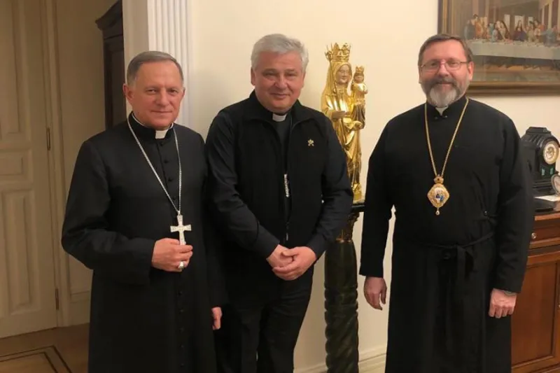 Papal envoy meets Catholic leaders in Ukraine