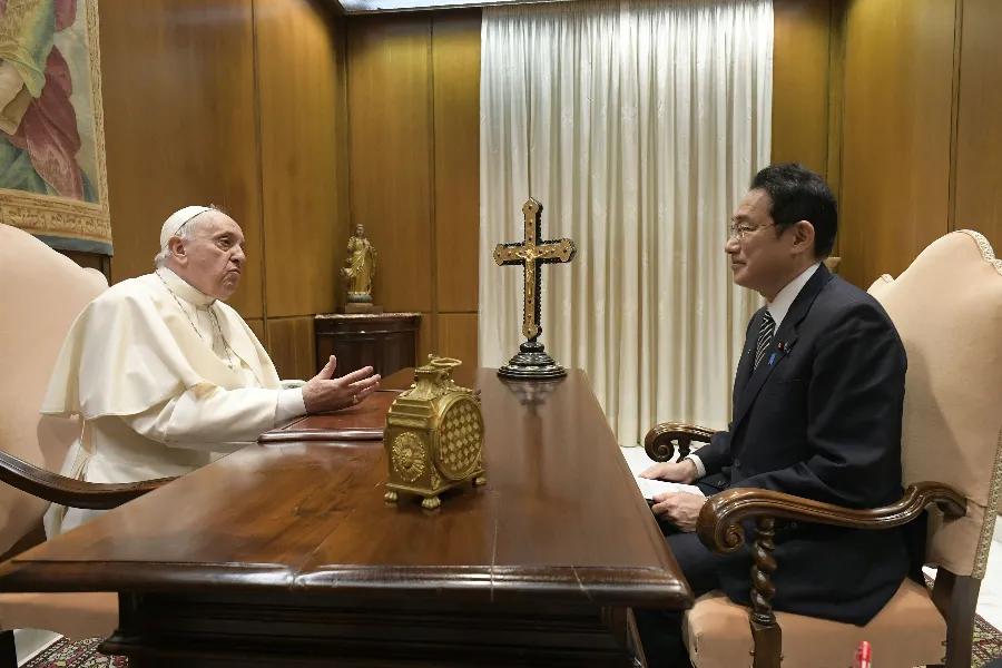 Pope Francis meets with Japanese Prime Minister Fumio Kishida at the Vatican, May 4, 2022.?w=200&h=150