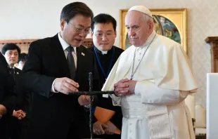 South Korean President Moon Jae-in presents the cross to Pope Francis at the Vatican, Oct. 29, 2021. Vatican Media.
