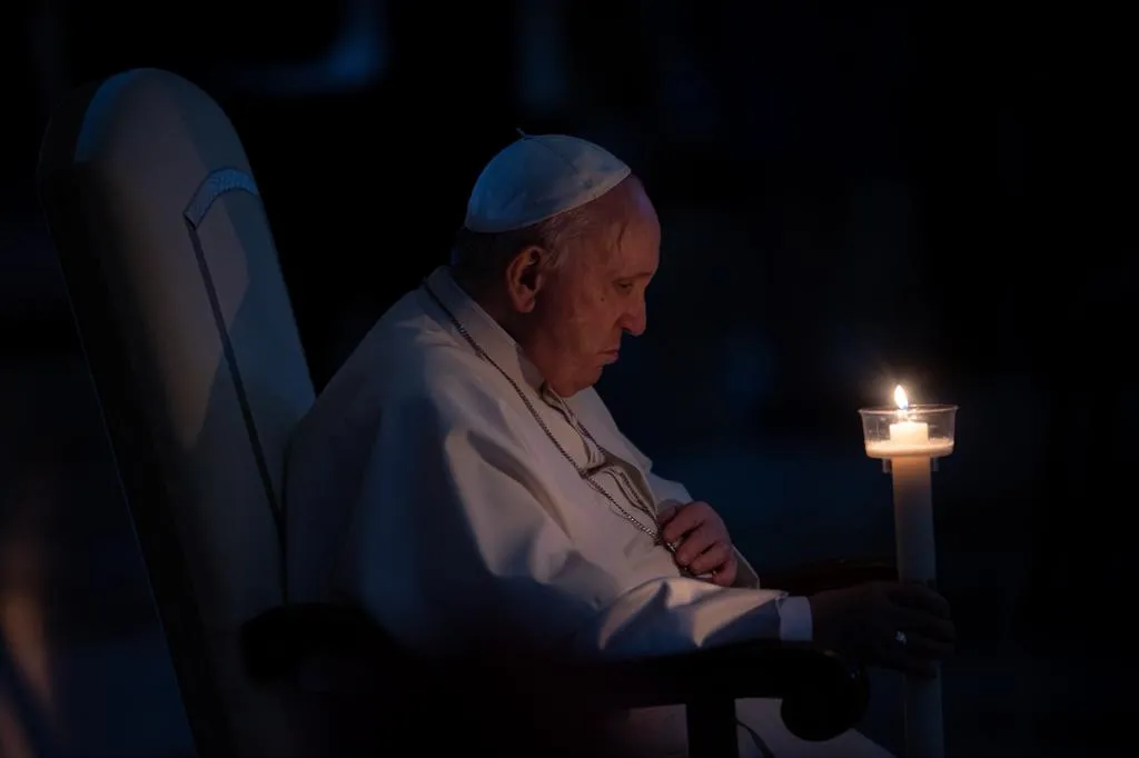 Pope Francis prays at the Easter Vigil Mass in St. Peter's Basilica on April 16, 2022.?w=200&h=150